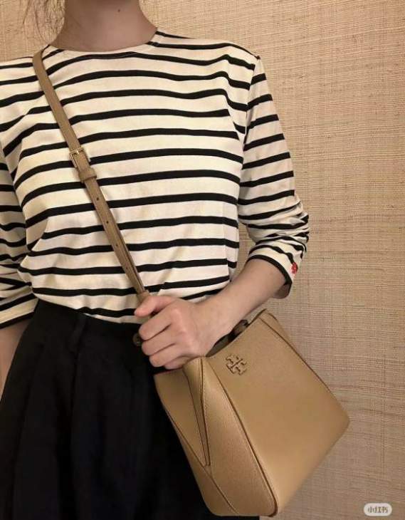 Picture of Tory Burch Handbags _SKUfw237919522fw